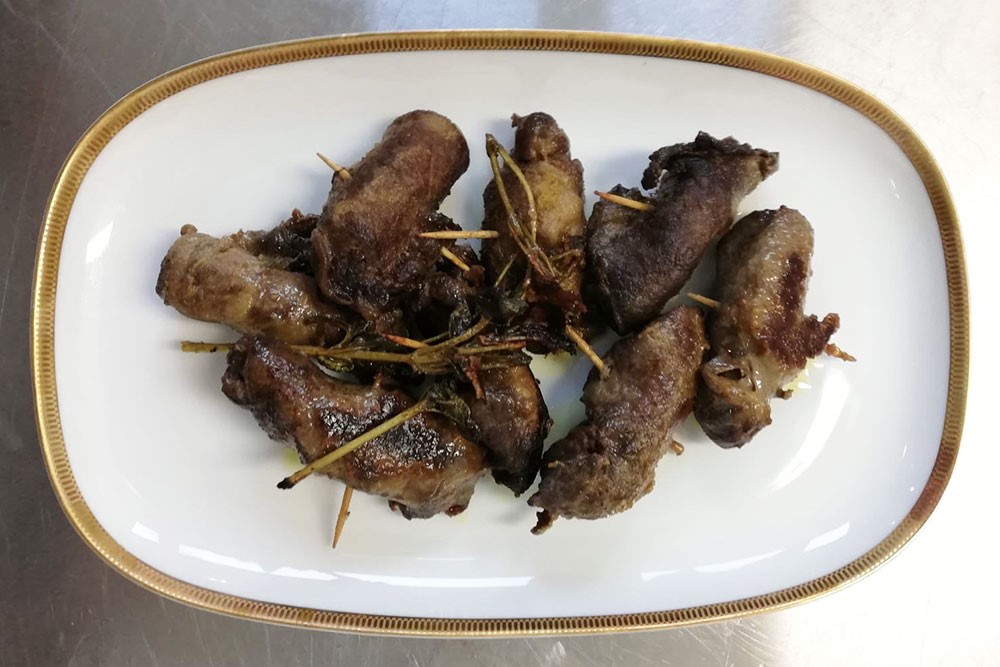 involtini di vitello alla salvia e vino bianco